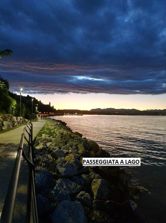 Appartamento Casa Vacanze Spiaggia D'Oro เดเซนซาโนเดลการ์ดา ภายนอก รูปภาพ