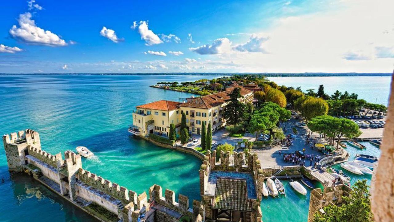 Appartamento Casa Vacanze Spiaggia D'Oro เดเซนซาโนเดลการ์ดา ภายนอก รูปภาพ