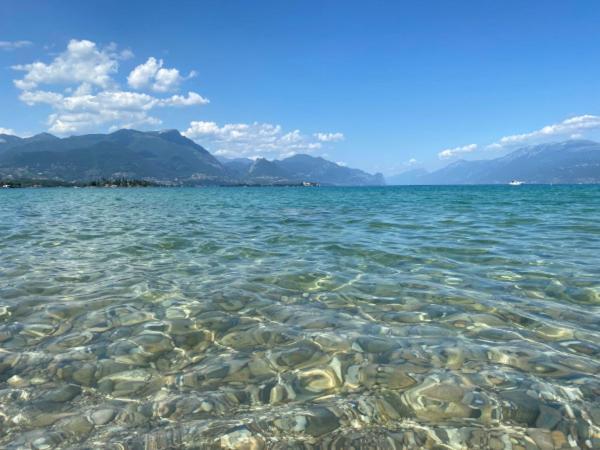 Appartamento Casa Vacanze Spiaggia D'Oro เดเซนซาโนเดลการ์ดา ภายนอก รูปภาพ