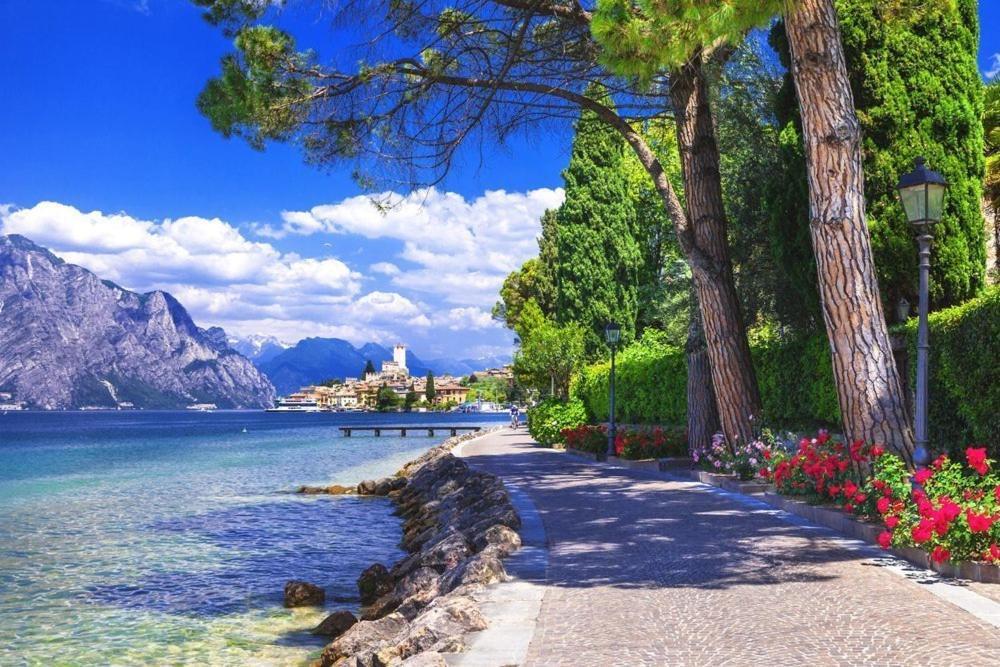 Appartamento Casa Vacanze Spiaggia D'Oro เดเซนซาโนเดลการ์ดา ภายนอก รูปภาพ
