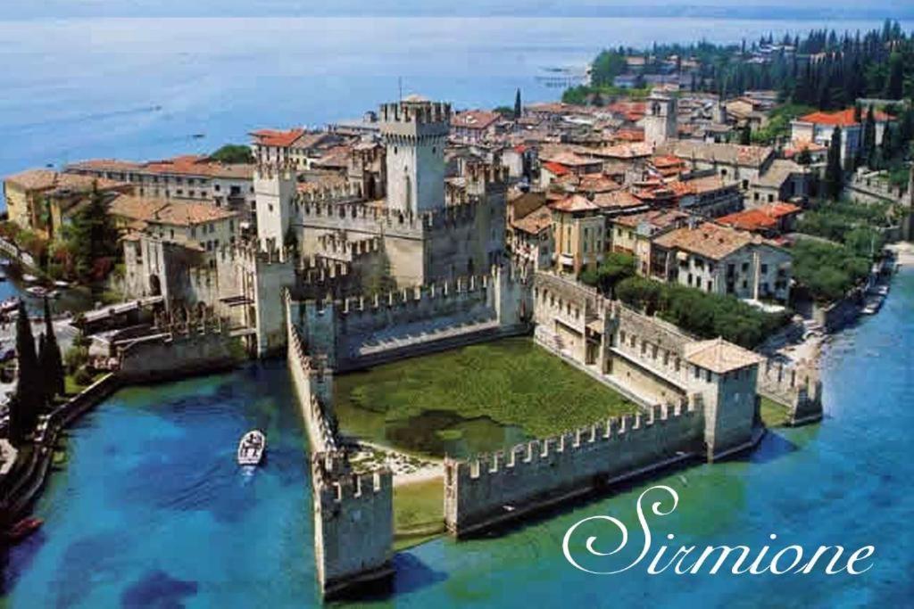 Appartamento Casa Vacanze Spiaggia D'Oro เดเซนซาโนเดลการ์ดา ภายนอก รูปภาพ