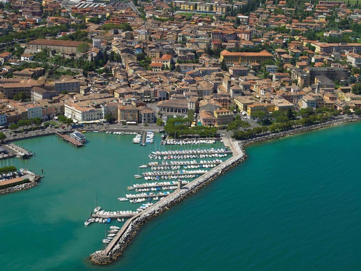 Appartamento Casa Vacanze Spiaggia D'Oro เดเซนซาโนเดลการ์ดา ภายนอก รูปภาพ