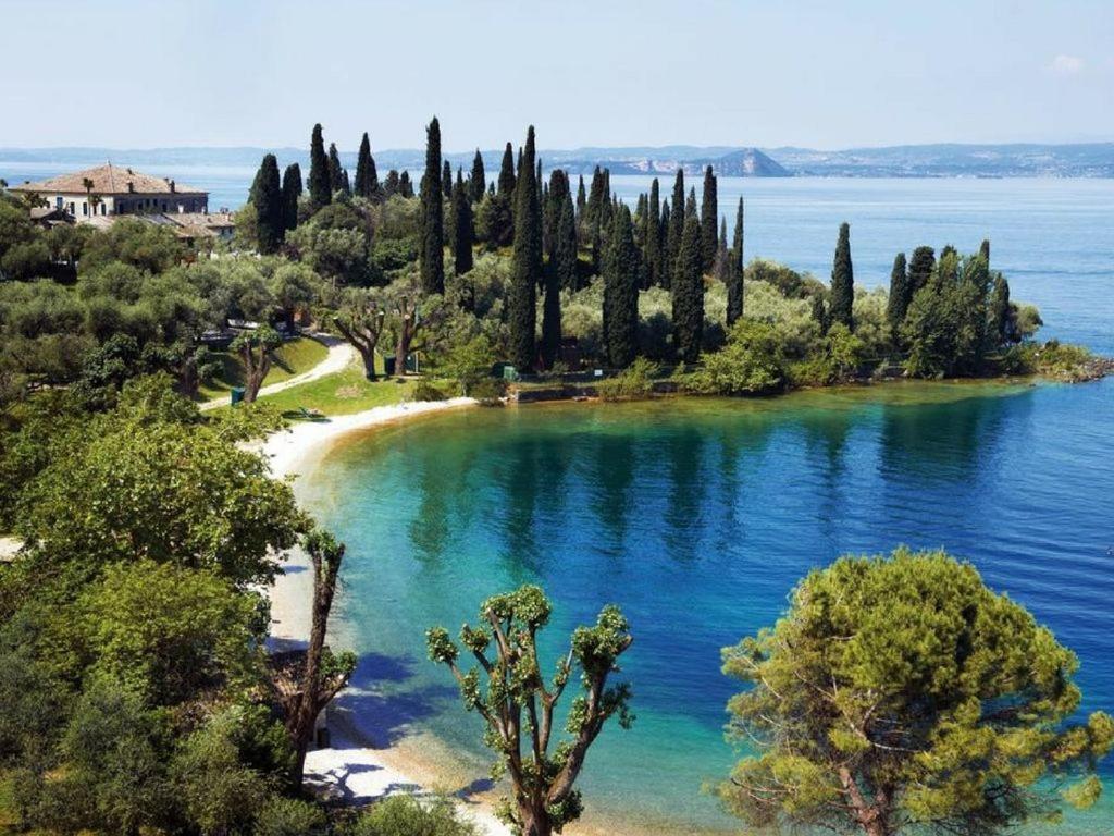 Appartamento Casa Vacanze Spiaggia D'Oro เดเซนซาโนเดลการ์ดา ภายนอก รูปภาพ