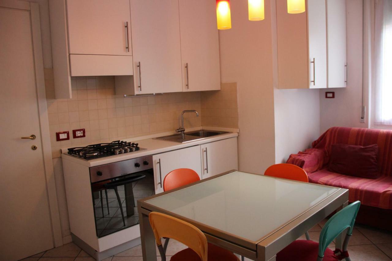 Appartamento Casa Vacanze Spiaggia D'Oro เดเซนซาโนเดลการ์ดา ภายนอก รูปภาพ