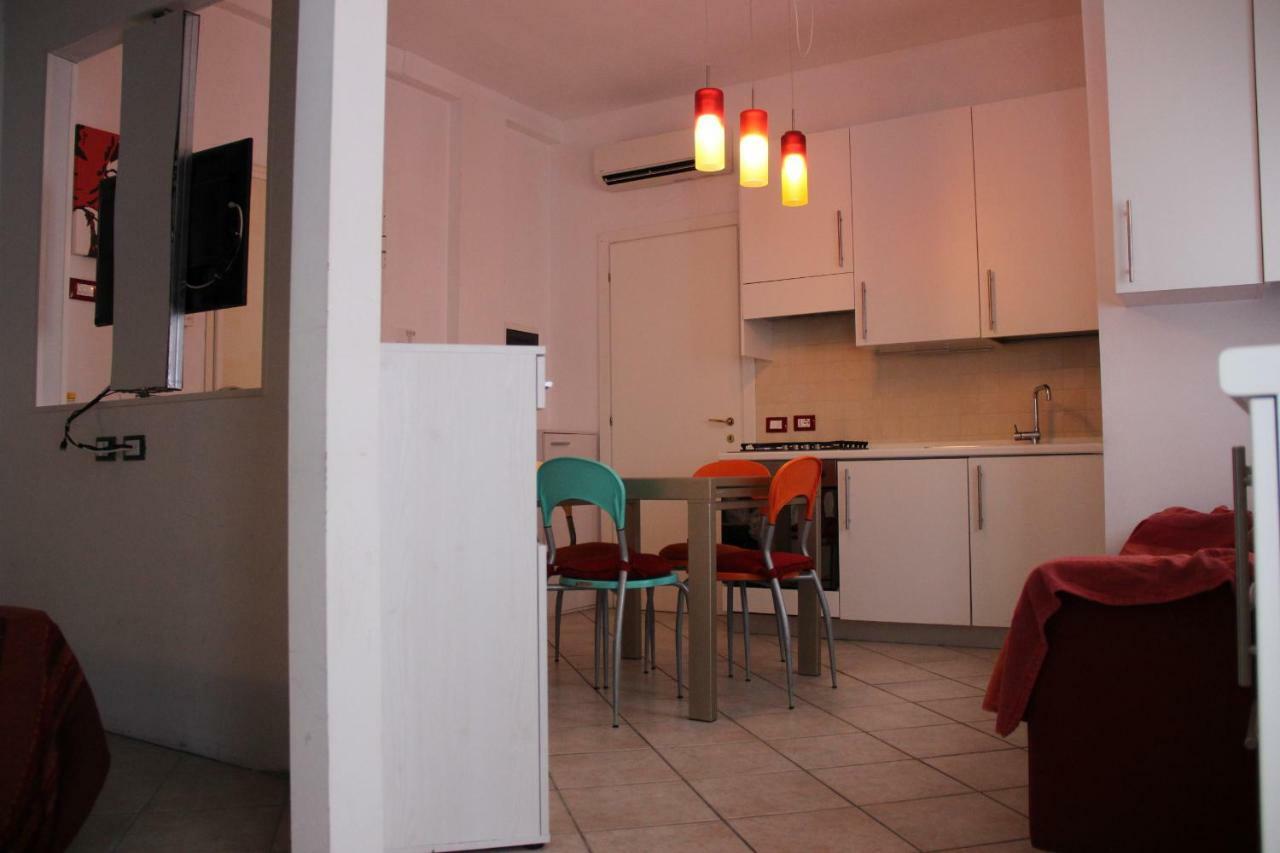 Appartamento Casa Vacanze Spiaggia D'Oro เดเซนซาโนเดลการ์ดา ภายนอก รูปภาพ
