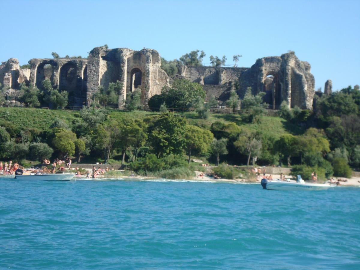 Appartamento Casa Vacanze Spiaggia D'Oro เดเซนซาโนเดลการ์ดา ภายนอก รูปภาพ