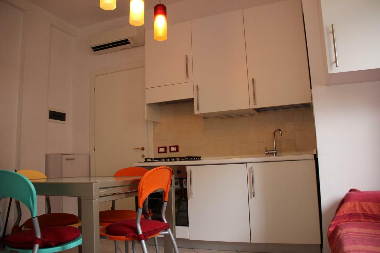 Appartamento Casa Vacanze Spiaggia D'Oro เดเซนซาโนเดลการ์ดา ภายนอก รูปภาพ